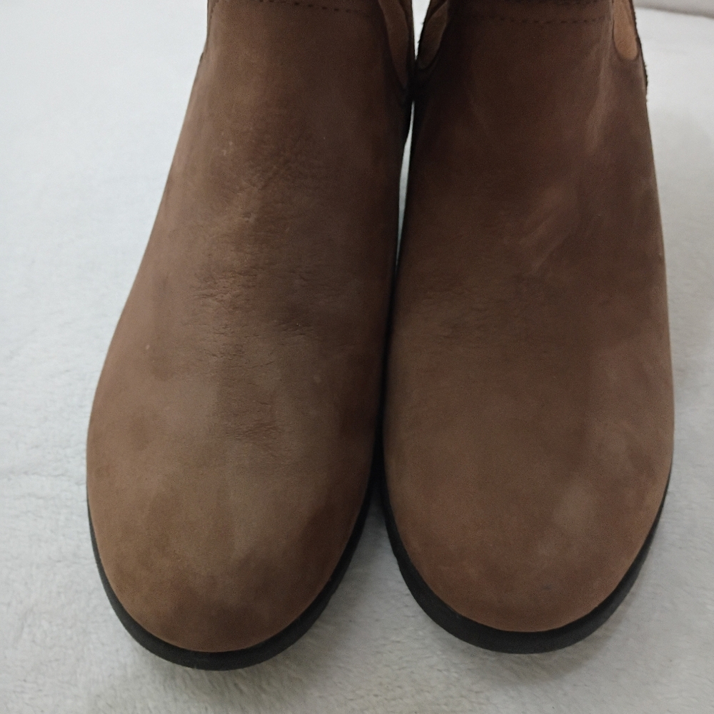 MWT.UGG Chestnut Suede Wedge Boots with Shearling Cuff - Picture 5 of 10